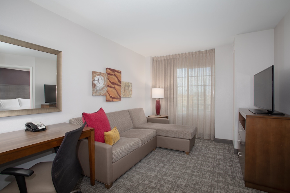 Suite, 1 Bedroom, Accessible Bathtub, Kitchen (Communications) - Photo 4