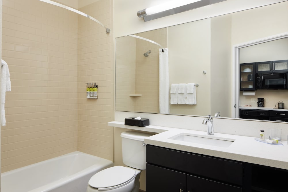 Suite, 1 King Bed, Accessible (Communications Accessible) photo 3