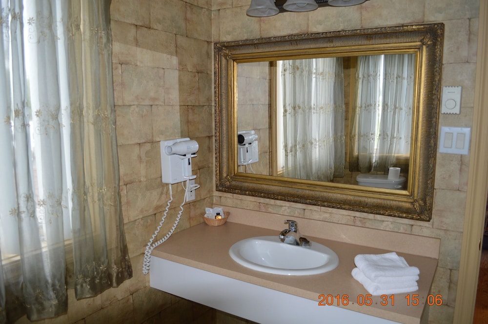 Standard Room, 2 Double Beds photo 1