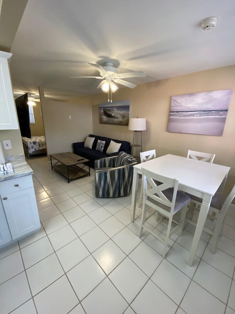 Studio Suite, Multiple Beds photo 3