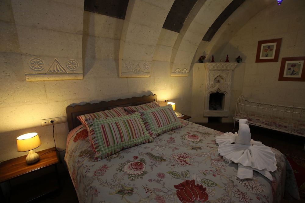 Deluxe Suite, 1 King Bed, Balcony, Valley View photo 1