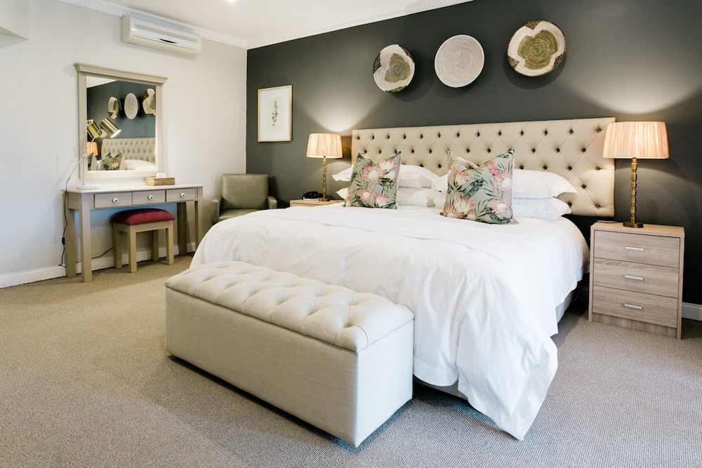 Executive Suite With A Shower, No Fireplace