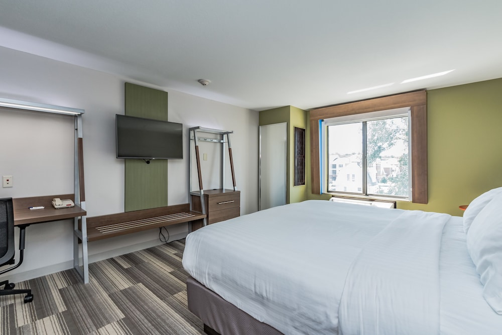 Suite, 1 King Bed, Accessible (Communications) - Photo 2