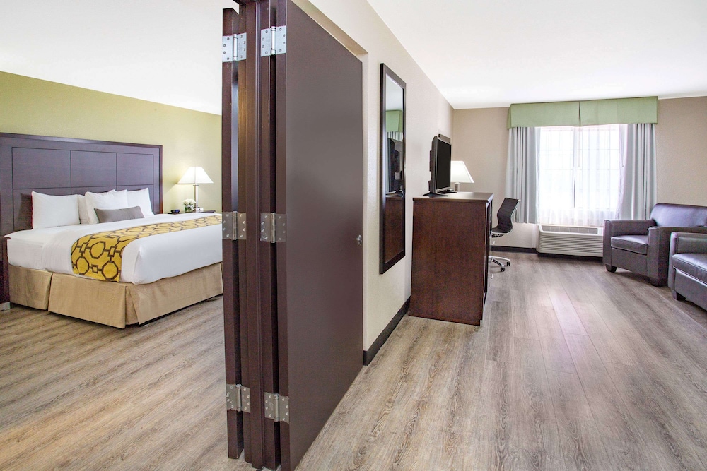 Studio Suite, 1 King Bed, Non Smoking - Photo 1