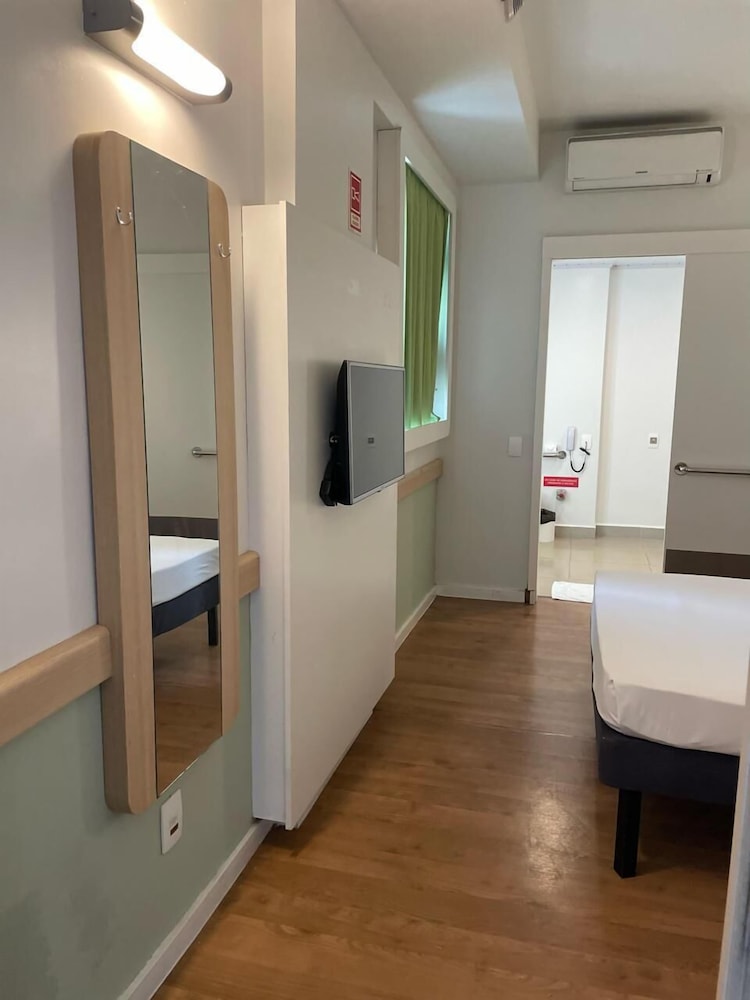 Room, 1 Double Bed, Accessible (Accessible) - Photo 3