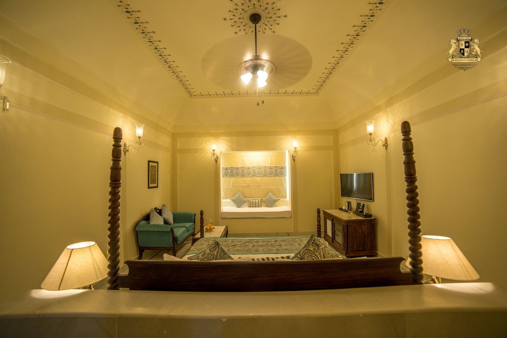 Jharokha Haveli Suite