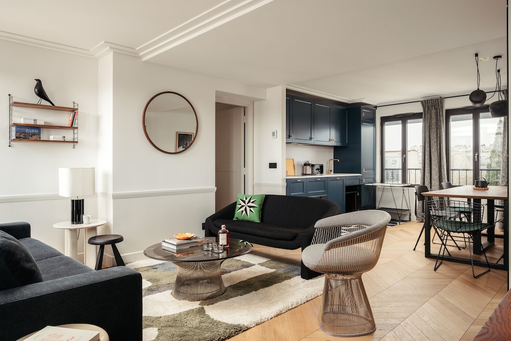 3-BR Prestige Apartment Terrace Eiffel Tower view photo 1