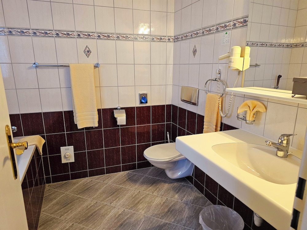 Deluxe Double Room, Courtyard View photo 3