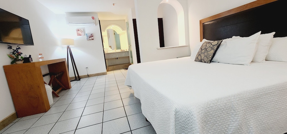 Comfort Room, 1 King Bed photo 3