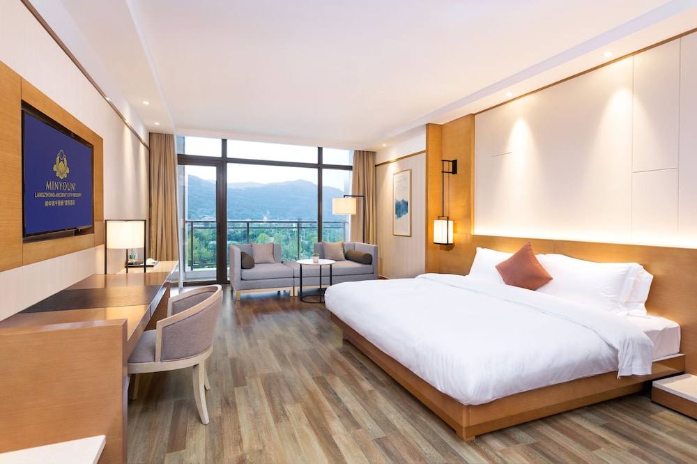 Classic Room with King Bed photo 1