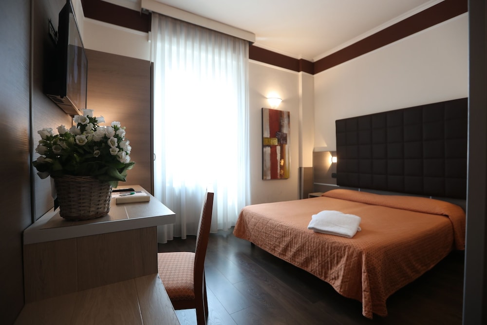 Standard Double Room - Photo 2