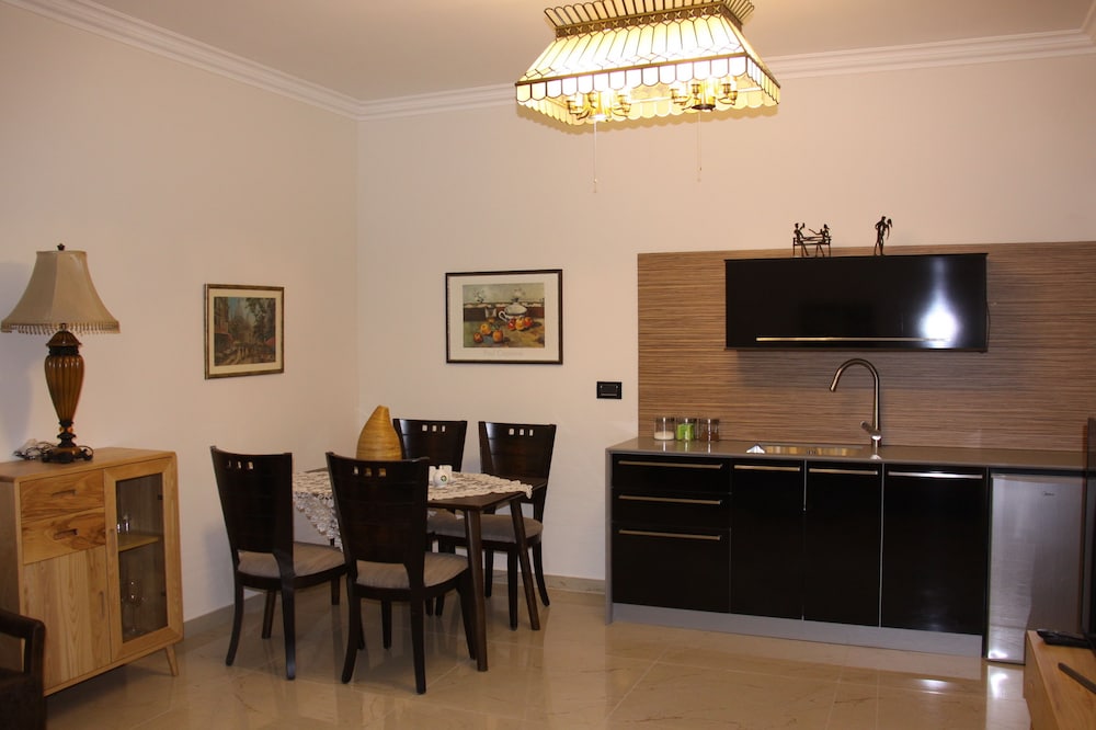 Romantic Double Room, 1 Bedroom, Non Smoking, Courtyard View photo 2