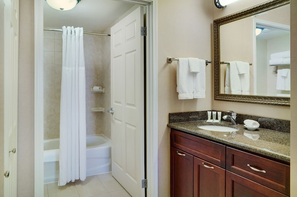 Suite, 2 Bedrooms, Kitchen - Photo 9