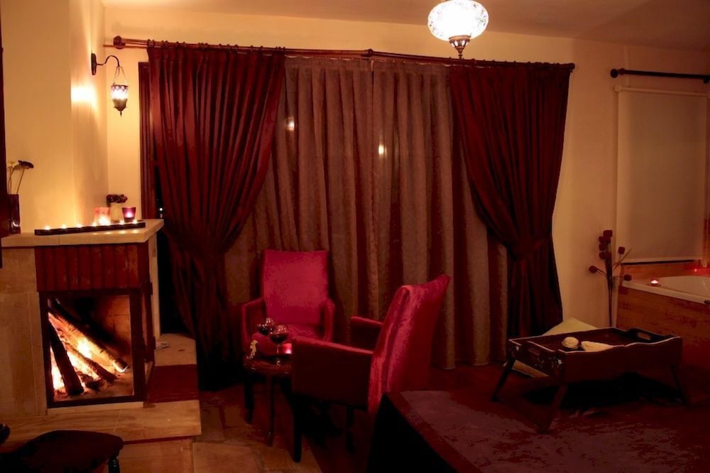 Deluxe Double Room, Fireplace, Jetted Tub photo 1