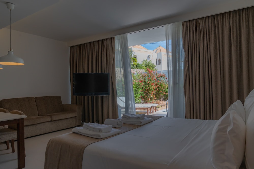 Ocean Villa with Private Pool thumbnail 6