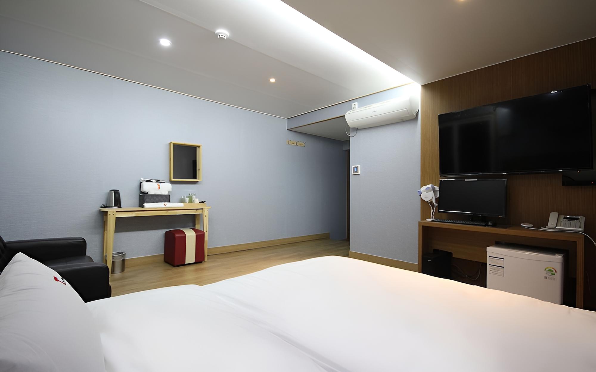 Room (Deluxe room) - Photo 10