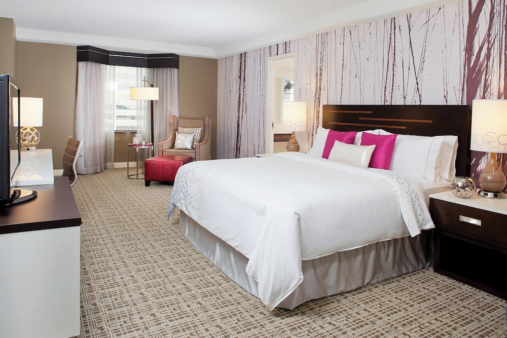Suite, 1 Bedroom, Corner - Photo 3