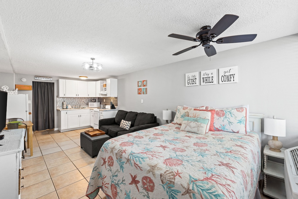 Studio, Pool Access, Ocean View (400)