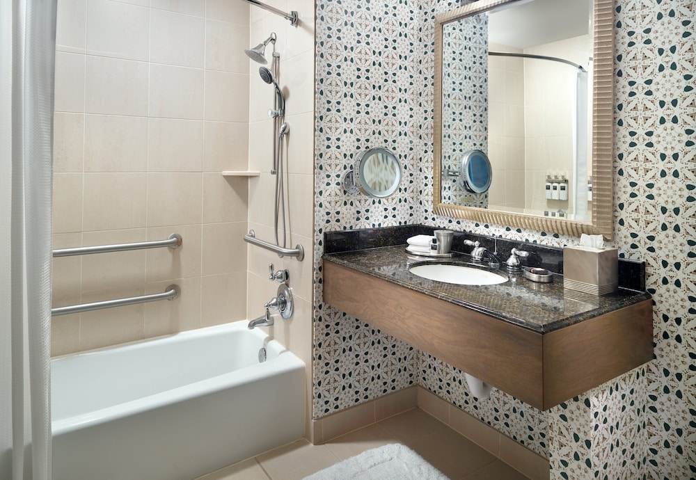 Executive Suite, 1 King Bed, Accessible
