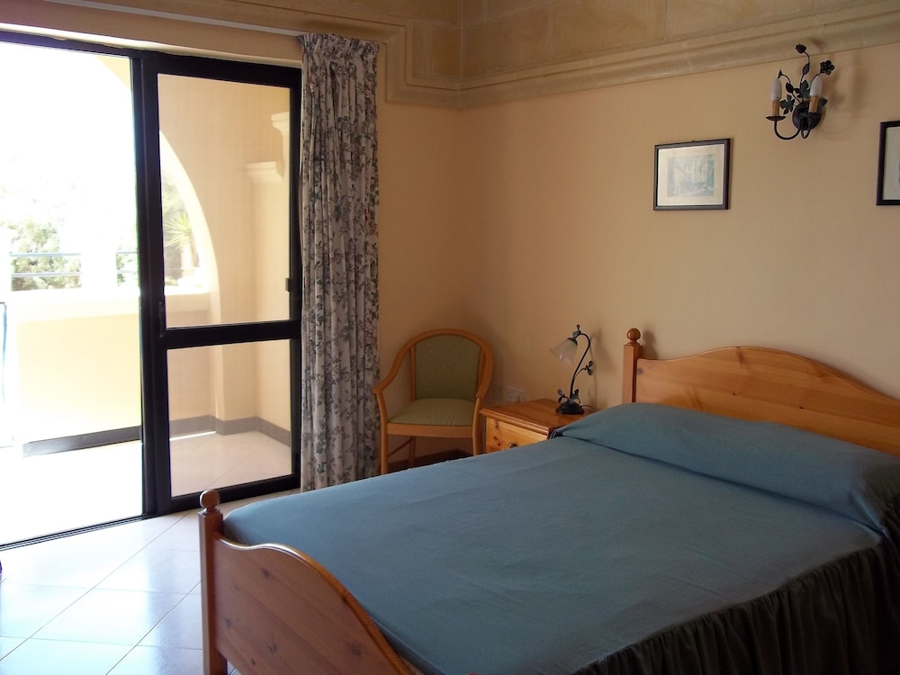 Double Bed Garden & Pool