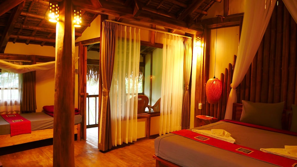 Deluxe Triple Bungalow photo 1