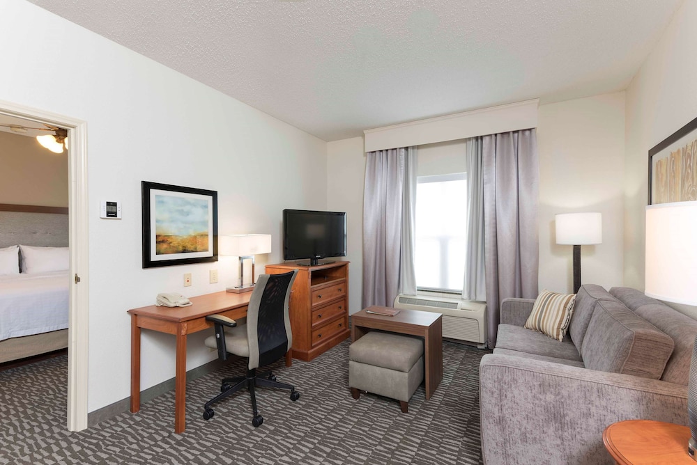 Suite, 1 King Bed, Accessible, Non Smoking - Photo 2