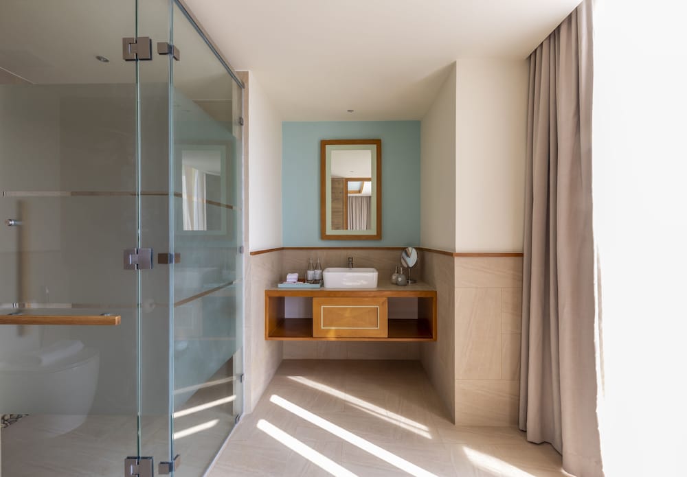 Fusion Suite Twin Bed City View photo 3
