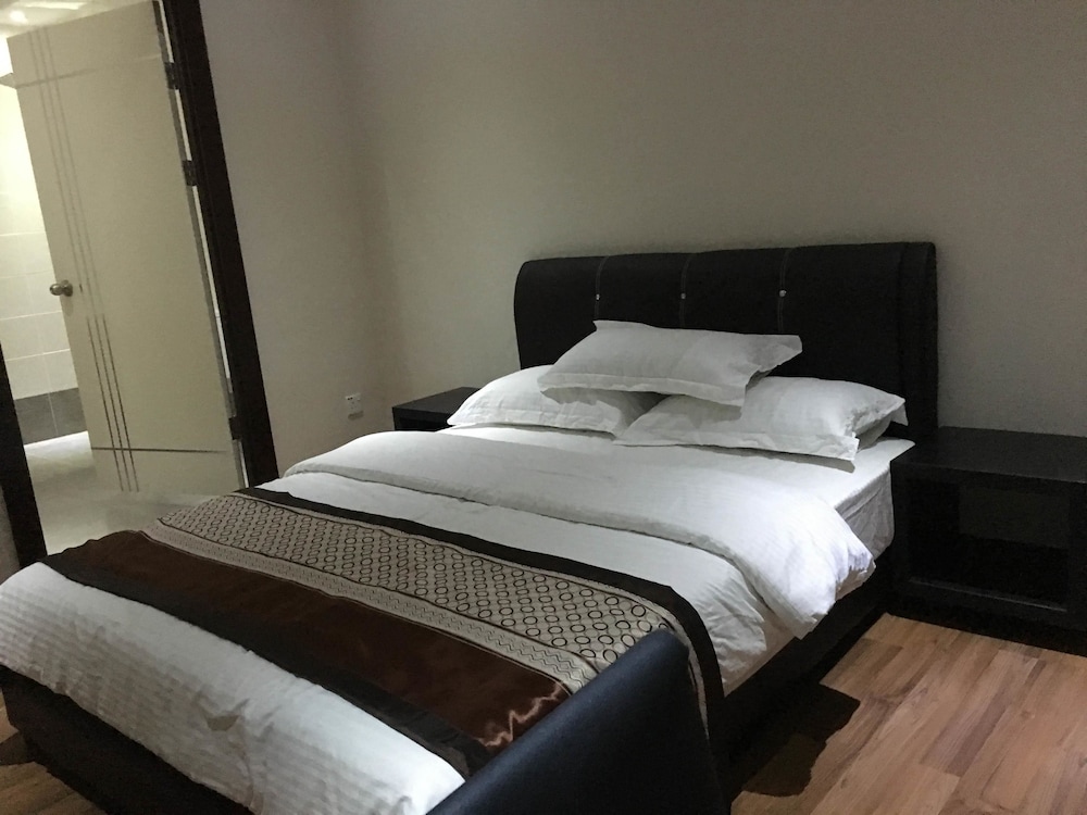 Double Room, No Windows photo 2
