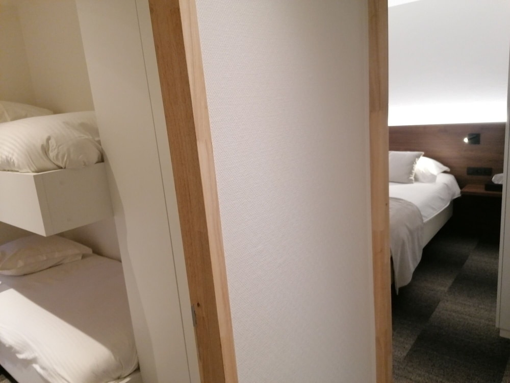 Family Suite, 4 Bedrooms, Garden View, Garden Area photo 1