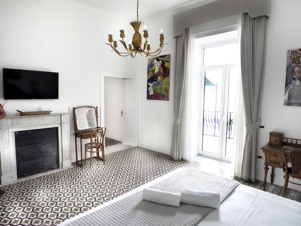 Suite (King with Sea View)