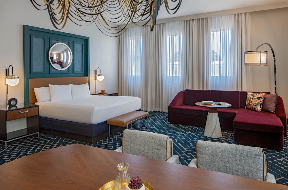 Suite, 1 King Bed (Petite) - Photo 1