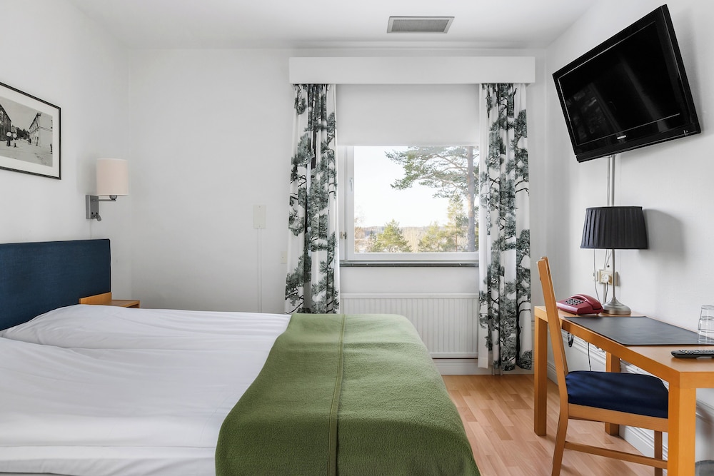 Standard Room, 1 King Bed, Non Smoking photo 1