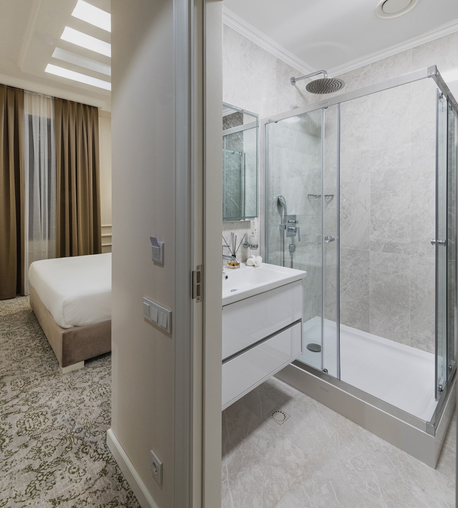 Classic Double or Twin Room photo 2