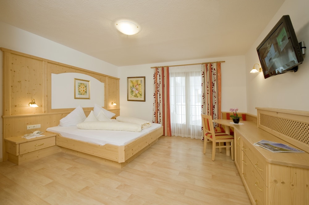 Family Suite, 2 Bedrooms, Balcony, Valley View photo 2