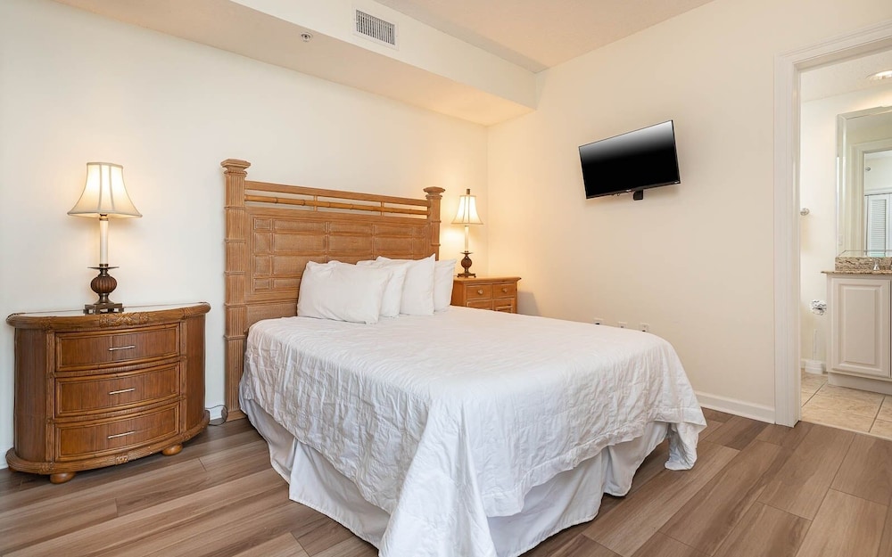 Condo, 4 Bedrooms