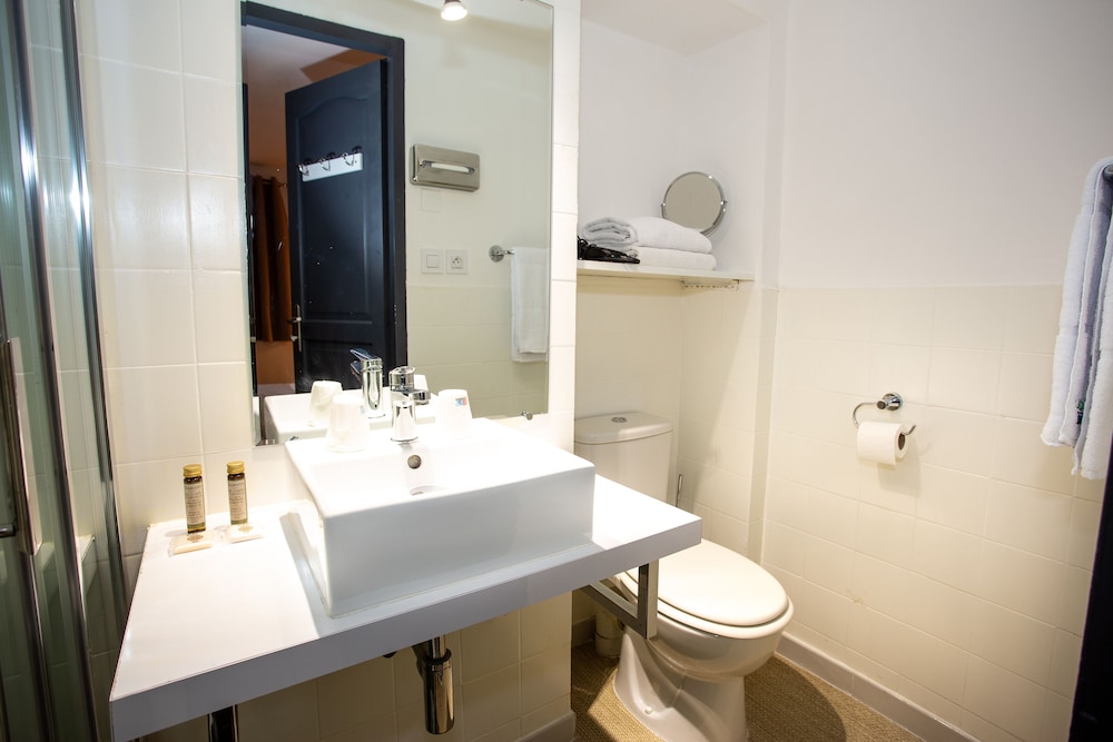 Classic Double Room (Small) - Photo 3