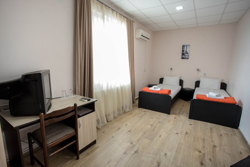Standard Double or Twin Room photo 3