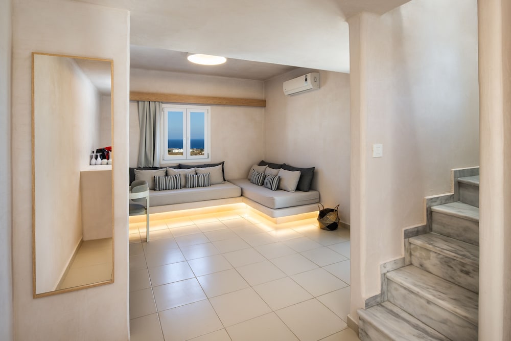 Aelia Suite, Sea View & Outdoor Hot Tub - Photo 7