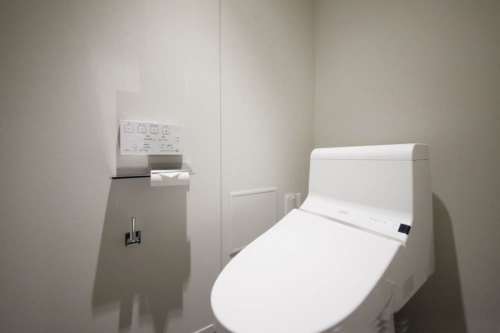 Hollywood Twin Room (Separate Bathtub And Toilet) photo 3