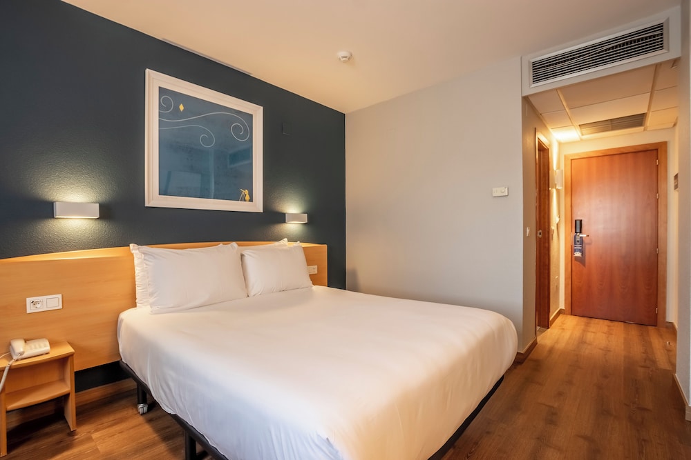Room - Photo 7