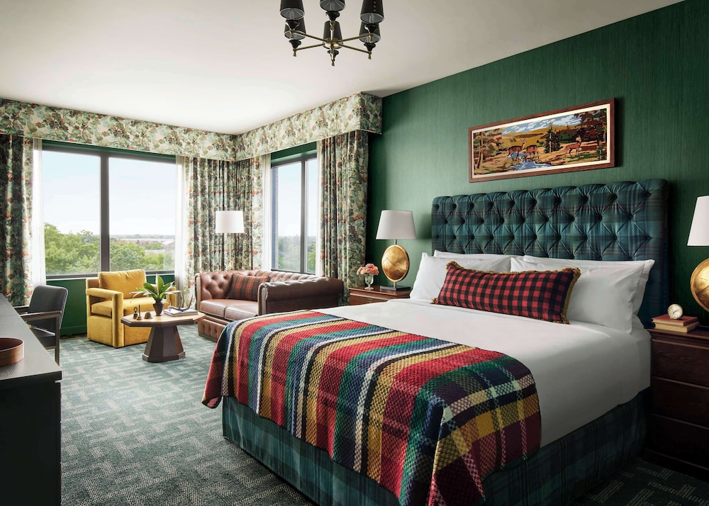 Junior Suite, 1 King Bed, Accessible Bathtub - Photo 1