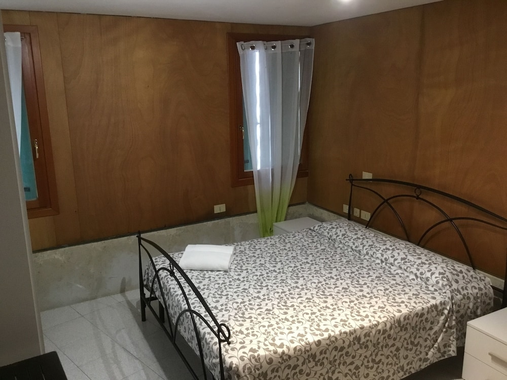 Double Room, Shared Bathroom photo 1