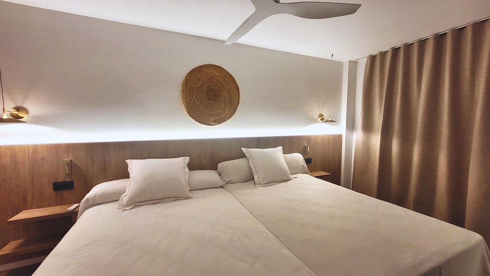Triple Room (2 Adults and 1 child) - Photo 7