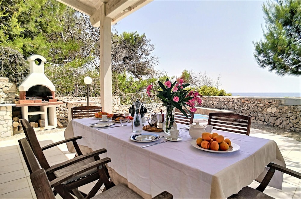 Villa photo 2