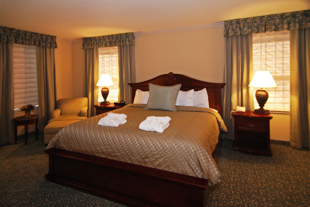 Standard Room, 1 Queen Bed, Non Smoking - Photo 2