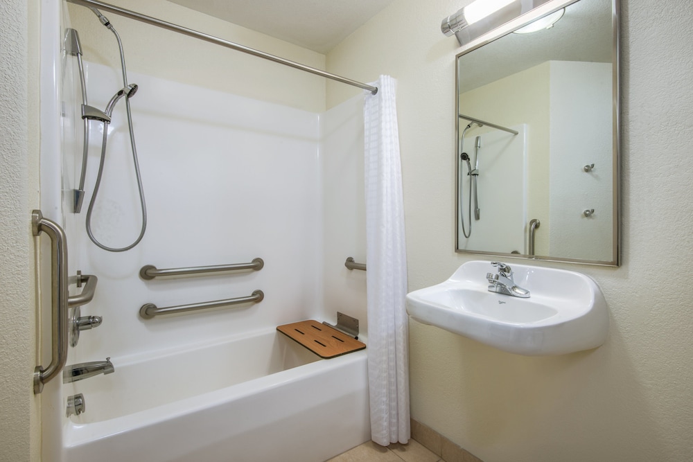 Suite, 1 Bedroom, Transfer Shower (Mobility Accessible)
