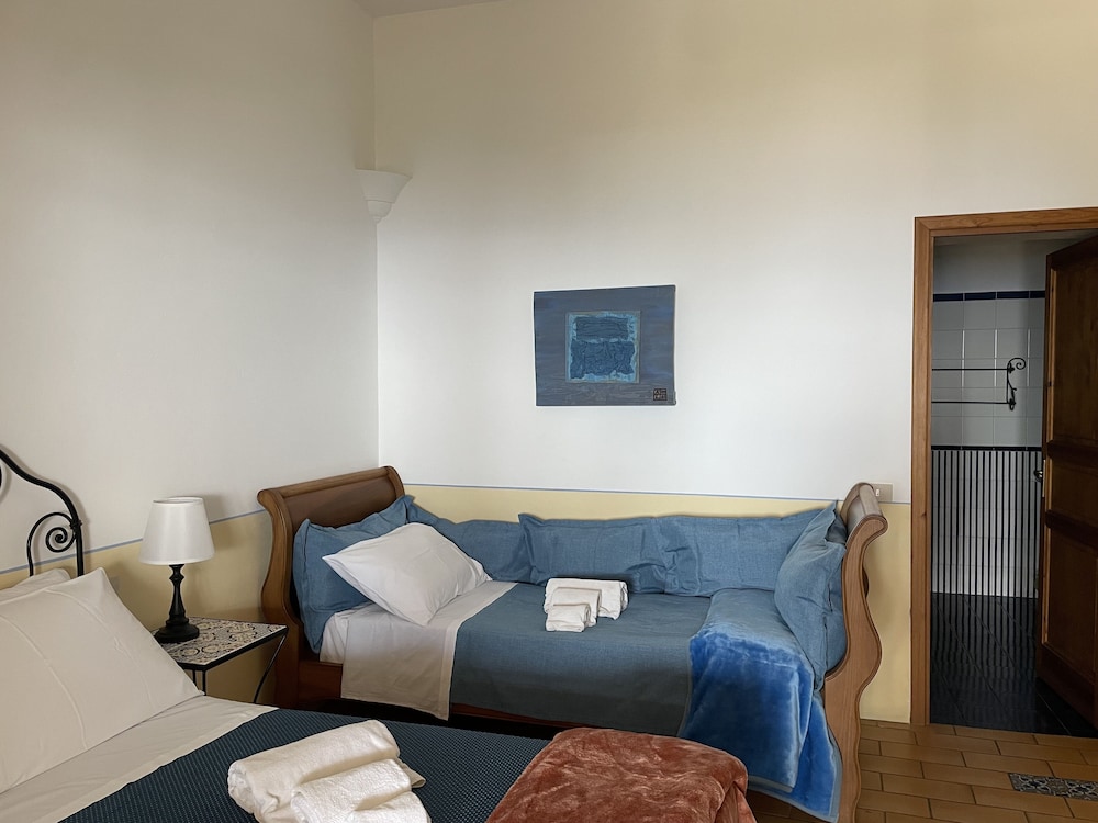 Deluxe Quadruple Room, Sea View photo 2