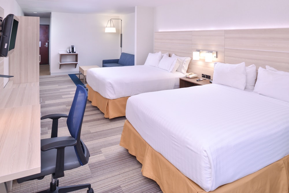 Suite, 2 Queen Beds - Photo 1