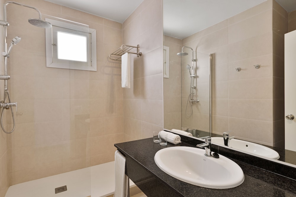 Studio One Bedroom Lateral Sea View (2 Adults + 2 children) photo 2