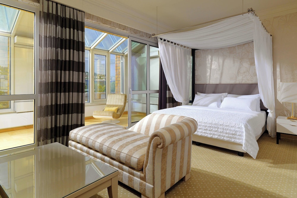 Presidential Suite, 1 Bedroom, Fireplace photo 2